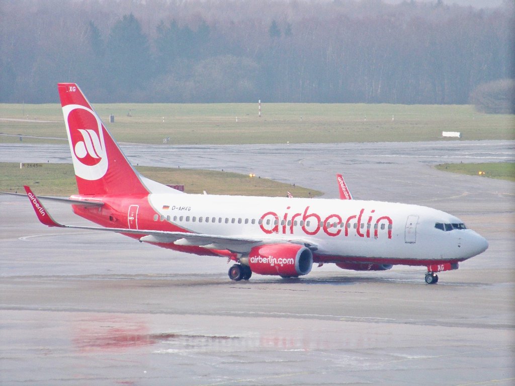 Air Berlin, B737-75K, D-AHXG am Hamburger Flughafen. Aufgenommen am 27.03.10.