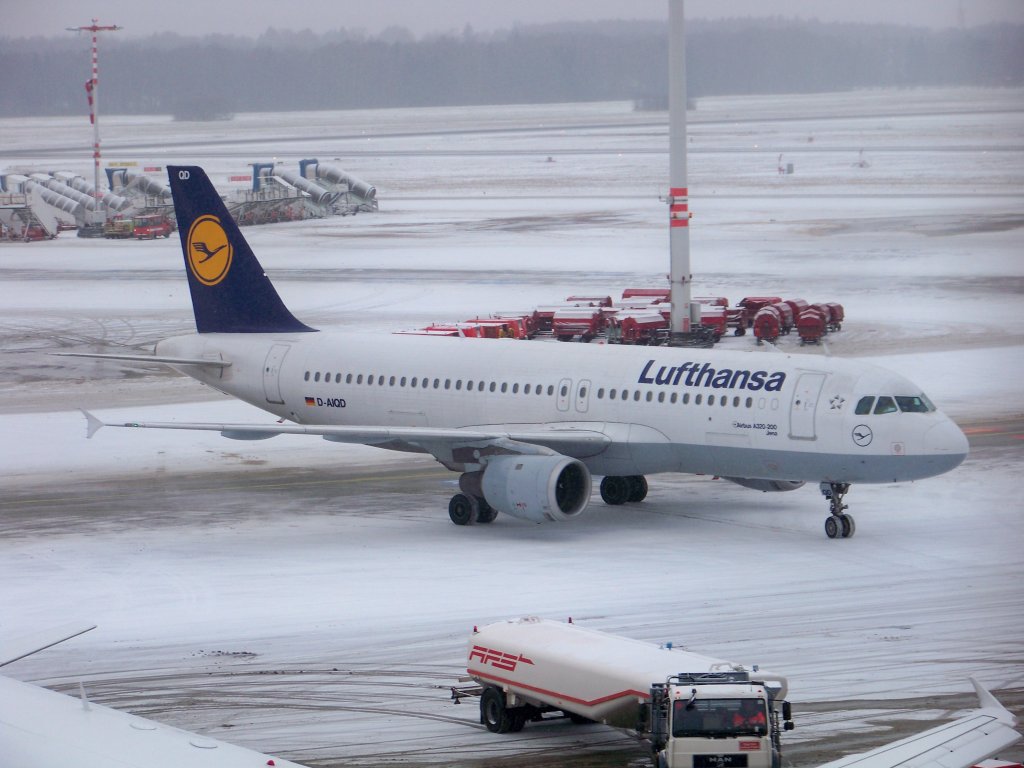 Lufthansa, A320-112, D-AIQD auf dem hamburger Flughafen. Aufgenommen am 19.12.09.