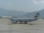 A330/53148/cathay-pacific-airways-a330-343x-b-hlm-auf Cathay Pacific Airways, A330-343X, B-HLM auf dem Flughafen Hong Kong. AUfgenommen am 31.01.10.
